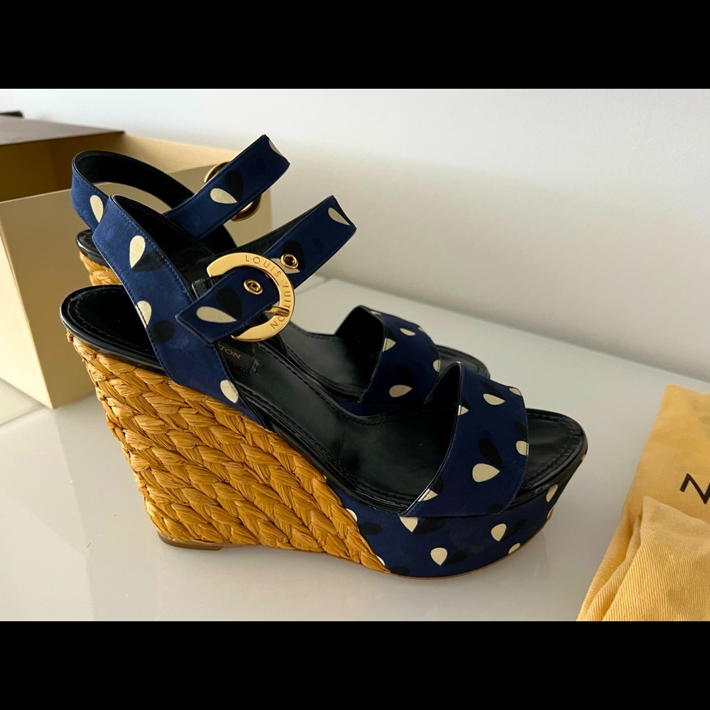 Authentic Louis Vuitton wedges sandals size 39- US 9